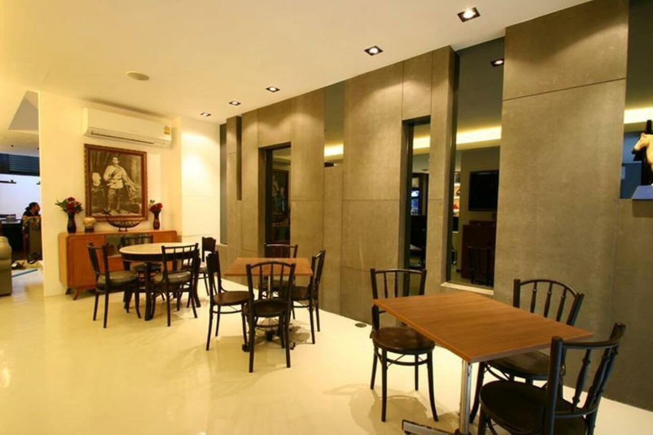 At One Inn Hualampong Banguecoque Exterior foto