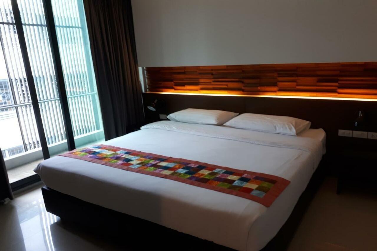 At One Inn Hualampong Banguecoque Exterior foto