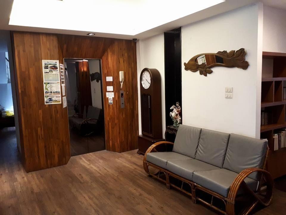 At One Inn Hualampong Banguecoque Exterior foto