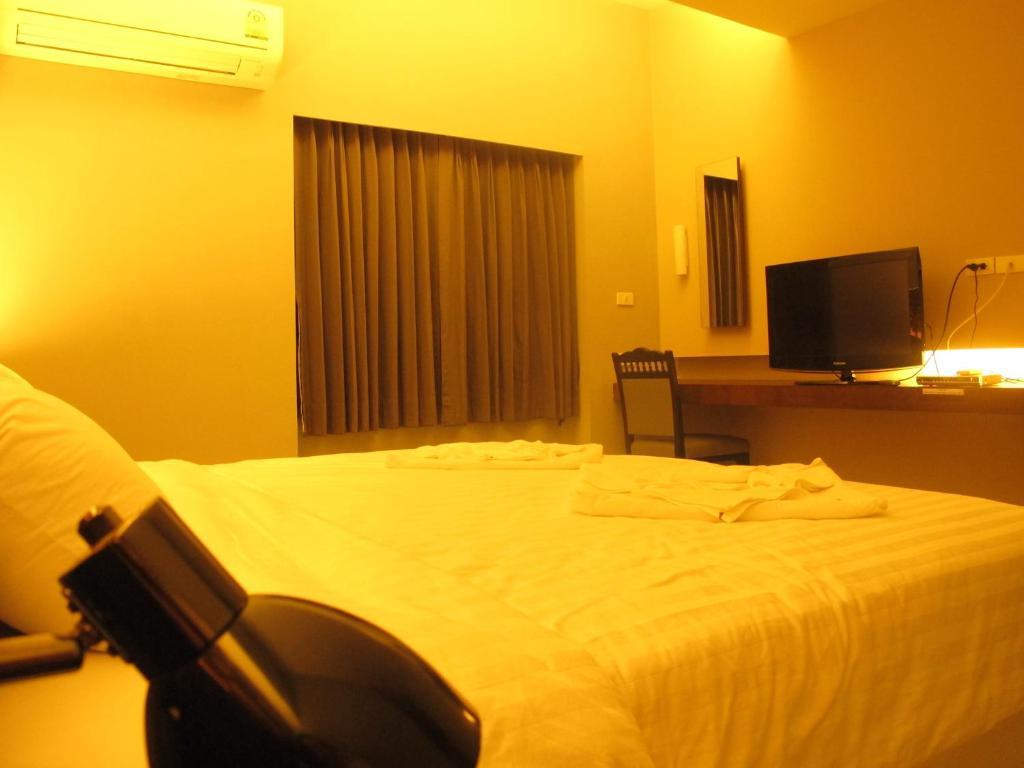 At One Inn Hualampong Banguecoque Exterior foto