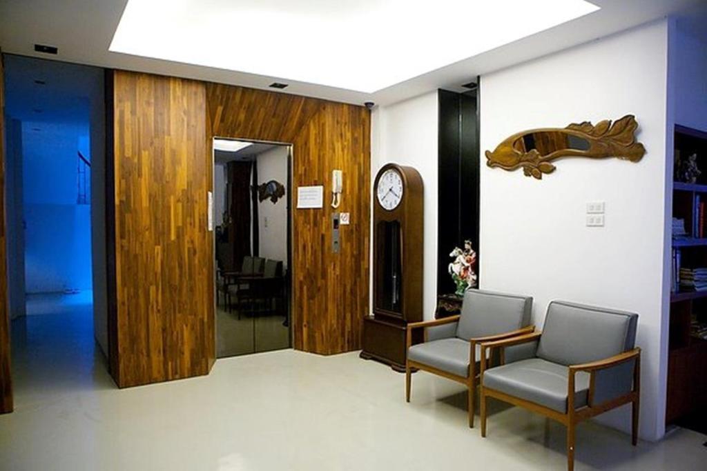At One Inn Hualampong Banguecoque Exterior foto