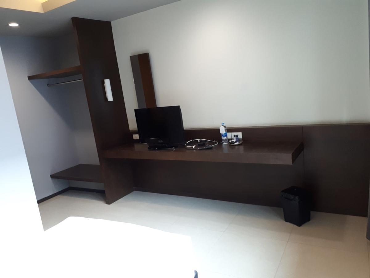 At One Inn Hualampong Banguecoque Exterior foto