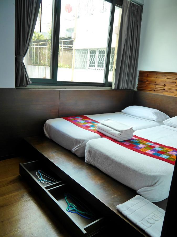 At One Inn Hualampong Banguecoque Exterior foto