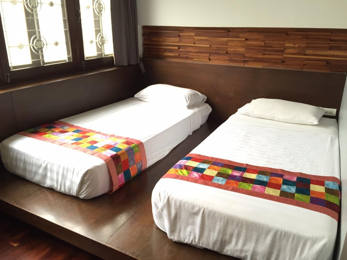 At One Inn Hualampong Banguecoque Exterior foto