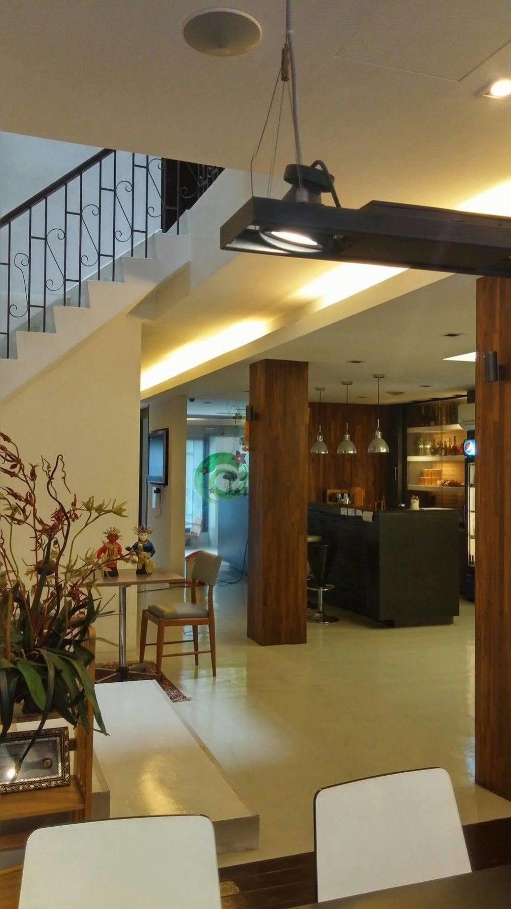 At One Inn Hualampong Banguecoque Exterior foto
