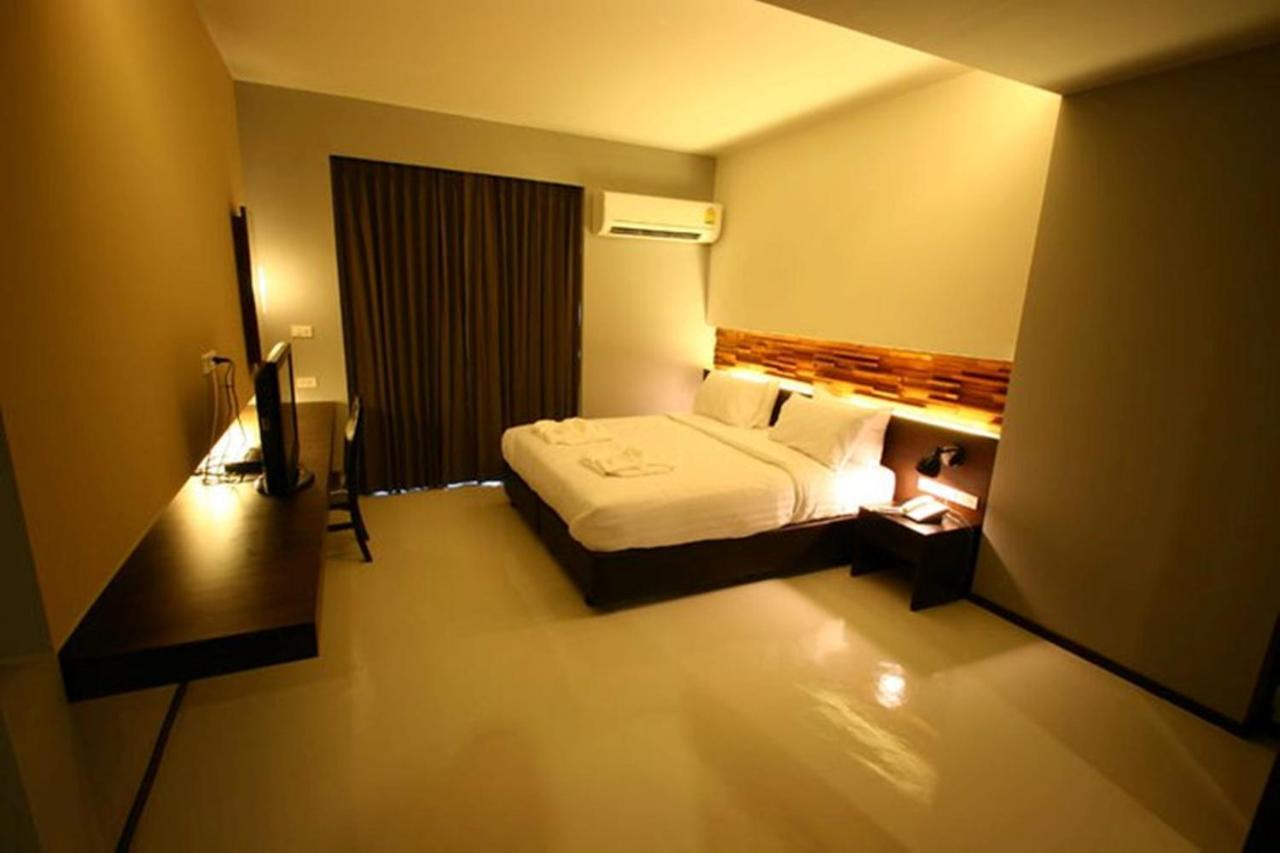 At One Inn Hualampong Banguecoque Exterior foto